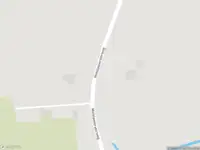 Politie met grote spoed naar de Metslawiersterweg in Dokkum vanwege voertuigen te water