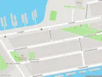 Ambulance met grote spoed naar de Baron G.A. Tindalplein in Amsterdam