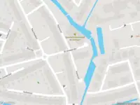 Ambulance met grote spoed naar de Kruisvaarder in Rhoon