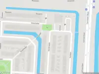 Ambulance met grote spoed naar de Harderwater in Barendrecht