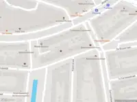 Ambulance met grote spoed naar de Katendrechtse Lagedijk in Rotterdam