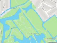 Brandweer met gepaste spoed naar de Regenboogpad in Leiden vanwege een buitenbrand