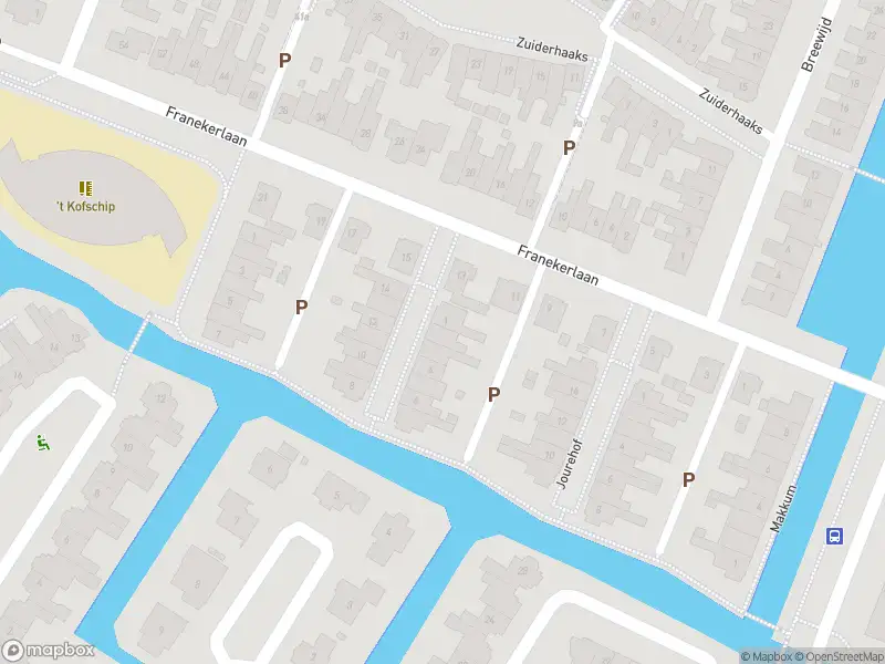 Ambulance met grote spoed naar de Lemmerhof in Volendam