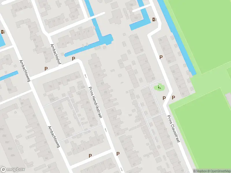 Ambulance met grote spoed naar de Prins Clausstraat in Wateringen