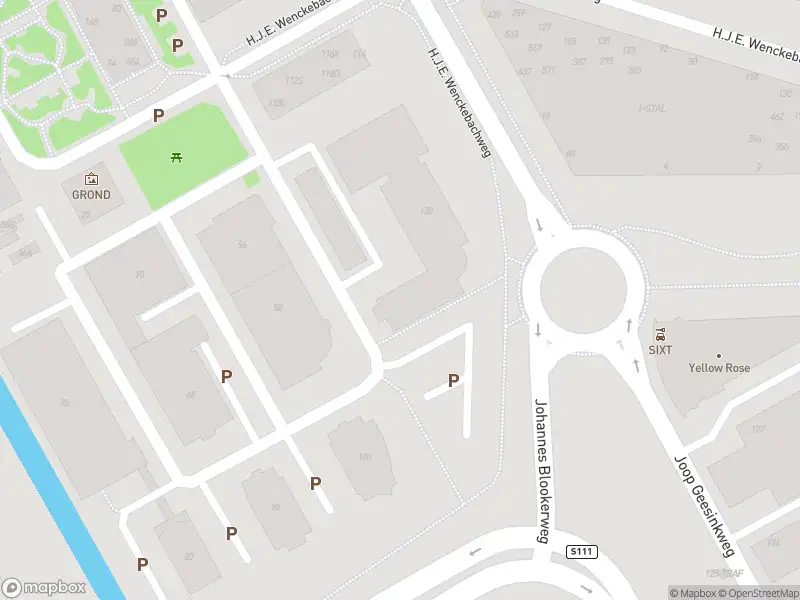 Ambulance met gepaste spoed naar de H.J.E. Wenckebachweg in Amsterdam-Duivendrecht