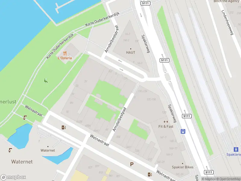 Ambulance met grote spoed naar de Amstelbeststraat in Amsterdam