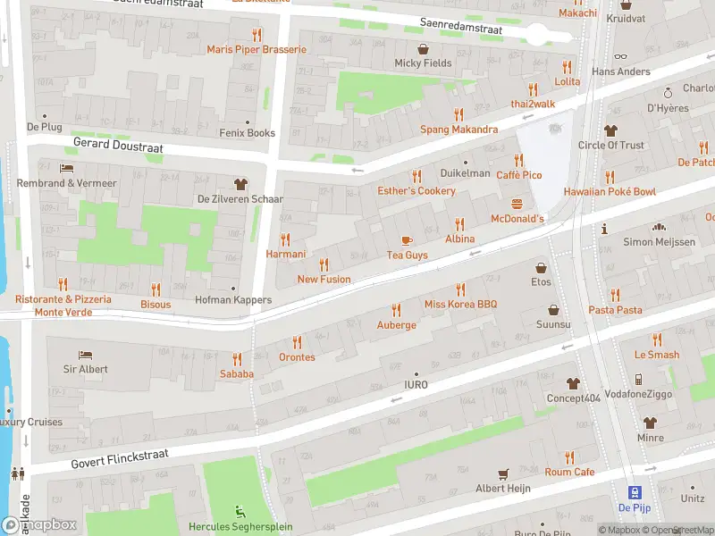 Ambulance met grote spoed naar de Pieter Lodewijk Takstraat in Amsterdam