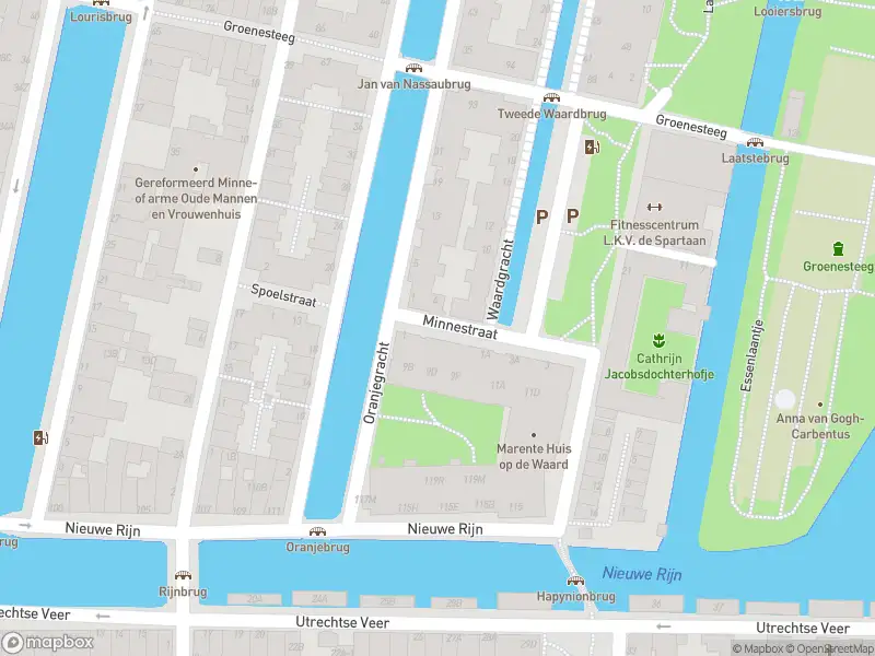 Ambulance met grote spoed naar de Minnestraat in Leiden