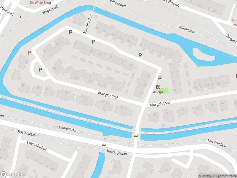 Ambulance met grote spoed naar de Margriethof in Papendrecht