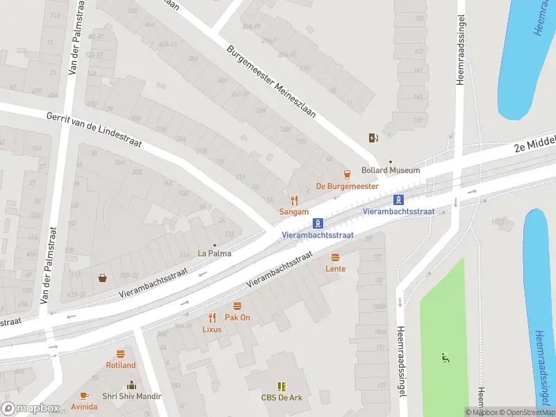 Ambulance met grote spoed naar de Gerrit van de Lindestraat in Rotterdam