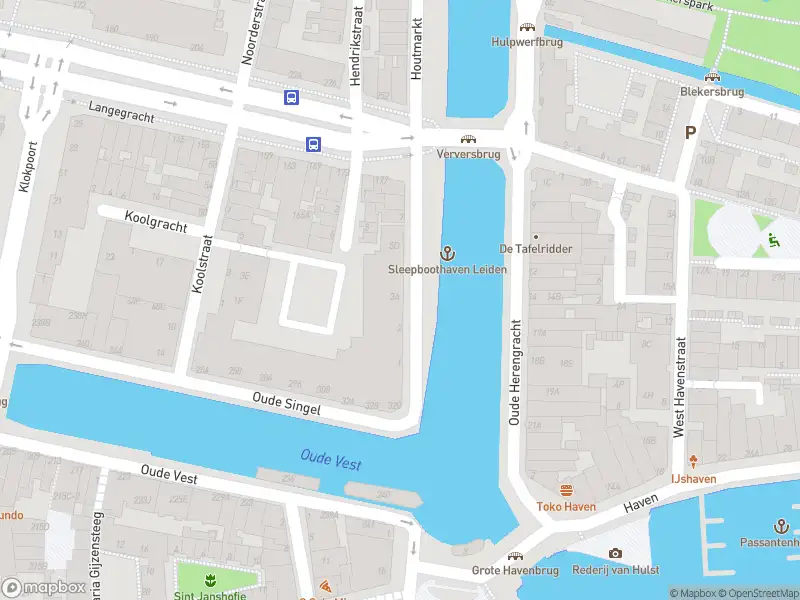 Ambulance met gepaste spoed naar de Houtmarkt in Leiden