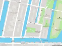 Ambulance met grote spoed naar de Minnestraat in Leiden