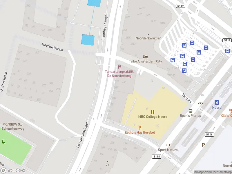 Ambulance met grote spoed naar de Elzenhagensingel in Amsterdam