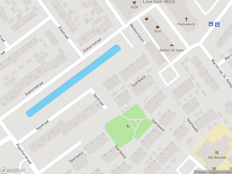 Ambulance met grote spoed naar de Spartaveld in Leerdam