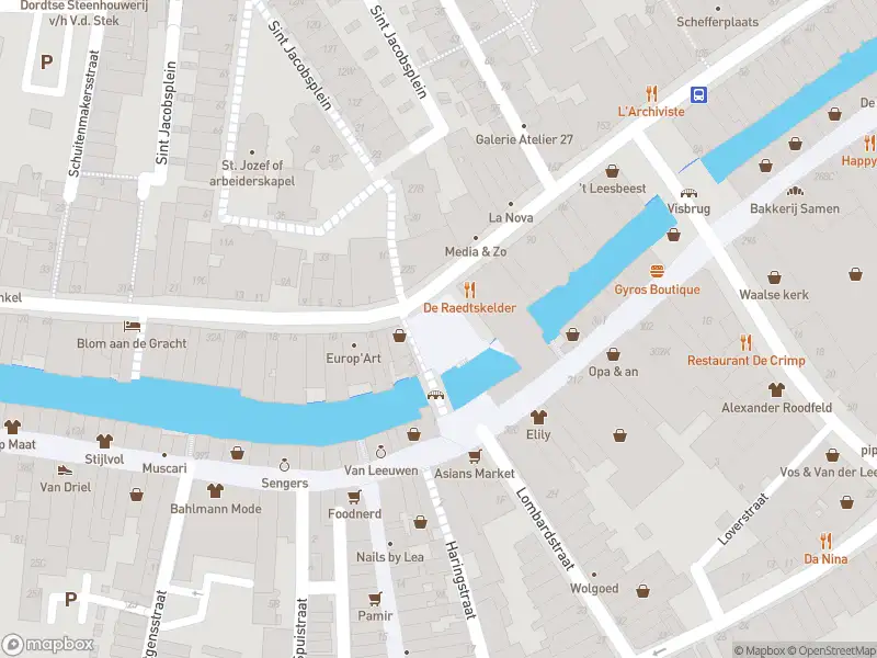 Brandweer met gepaste spoed naar de Stadhuisplein in Dordrecht vanwege afgaan automatisch brandalarm