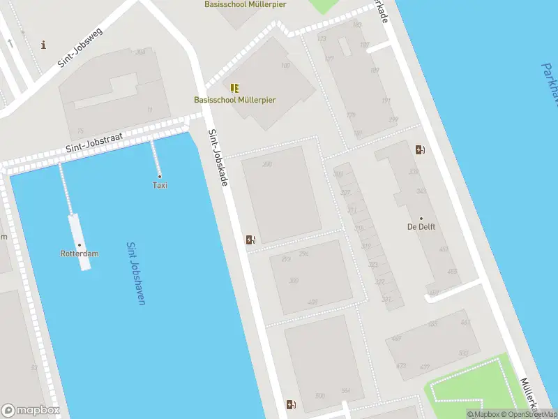 Ambulance met grote spoed naar de Sint-Jobskade in Rotterdam