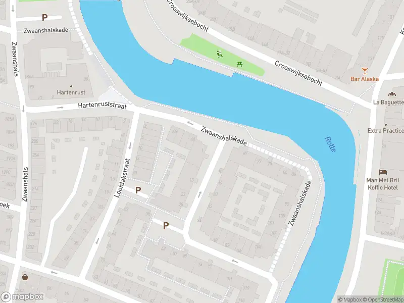 Ambulance met grote spoed naar de Nieuwe Hamelstraat in Rotterdam