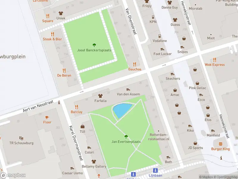 Ambulance met gepaste spoed naar de Aert van Nesstraat in Rotterdam