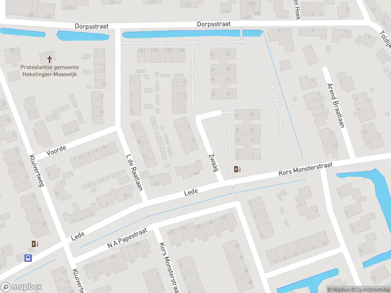 Ambulance met grote spoed naar de Zwaag in Hekelingen