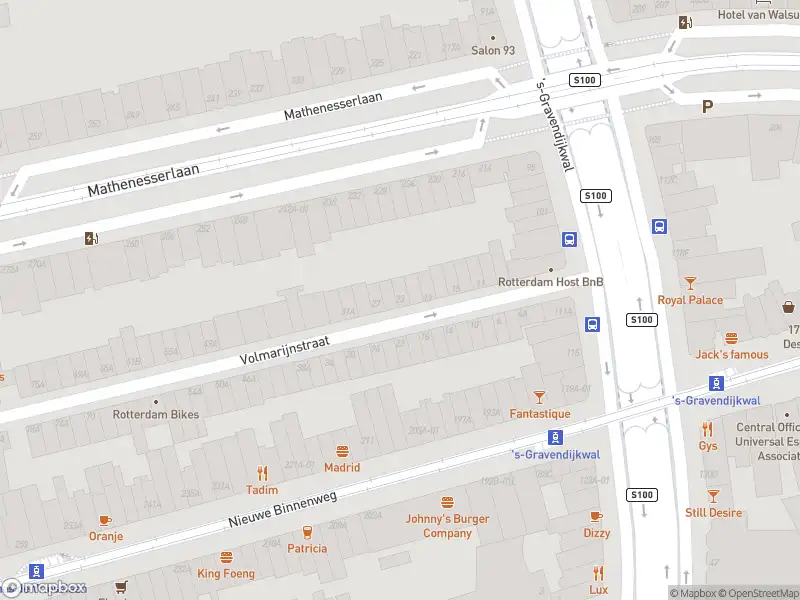 Ambulance met grote spoed naar de Volmarijnstraat in Rotterdam