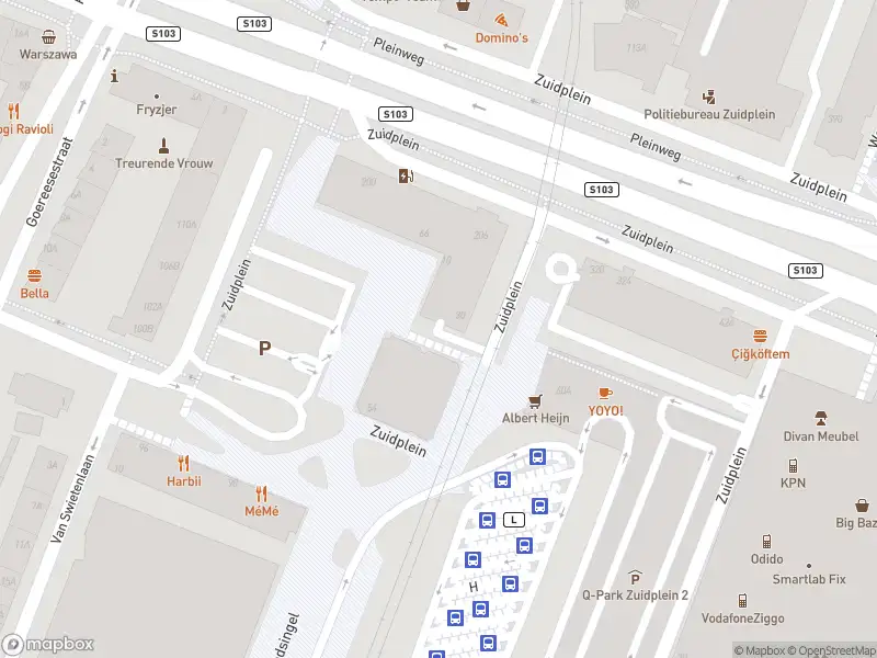 Ambulance met grote spoed naar de Zuidplein in Rotterdam