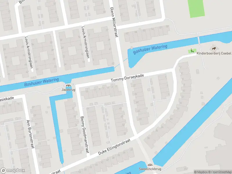 Ambulance met gepaste spoed naar de Tommy Dorseykade in Leiden