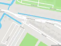 Ambulance met grote spoed naar de Reeweg Oost in Dordrecht