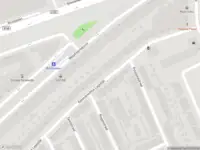 Ambulance met grote spoed naar de Katendrechtse Lagedijk in Rotterdam