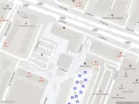 Ambulance met grote spoed naar de Zuidplein in Rotterdam