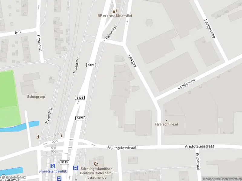 Ambulance met grote spoed naar de Molenvliet in Rotterdam