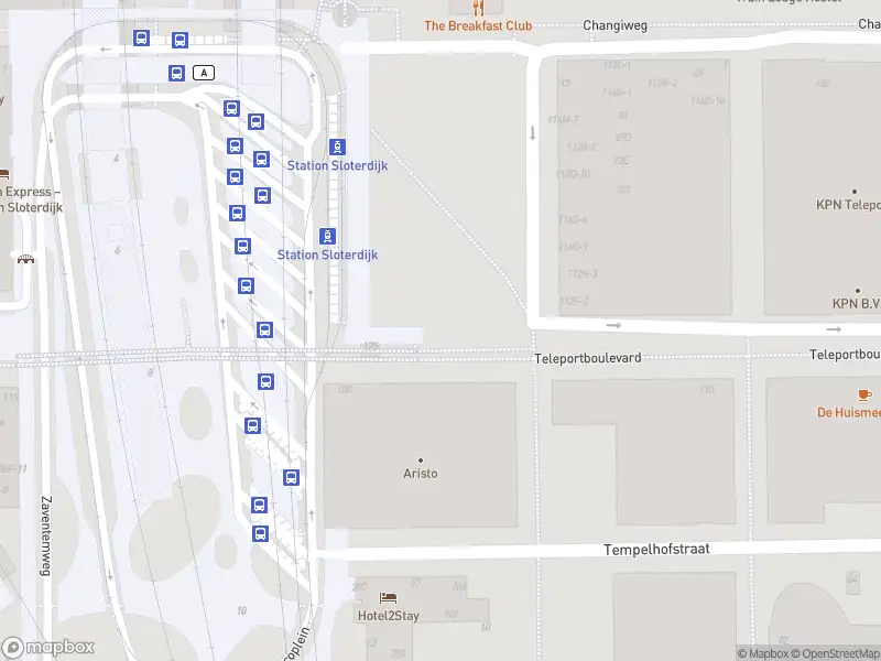 Ambulance met grote spoed naar de Teleportboulevard in Amsterdam