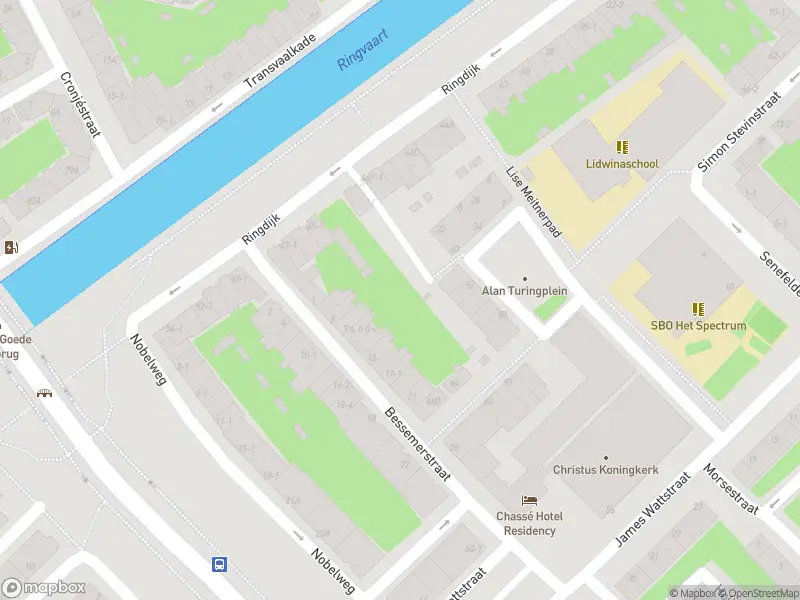 Brandweer met gepaste spoed naar de Ringdijk in Amsterdam