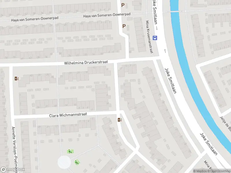 Ambulance met grote spoed naar de Roosje Vosstraat in Spijkenisse