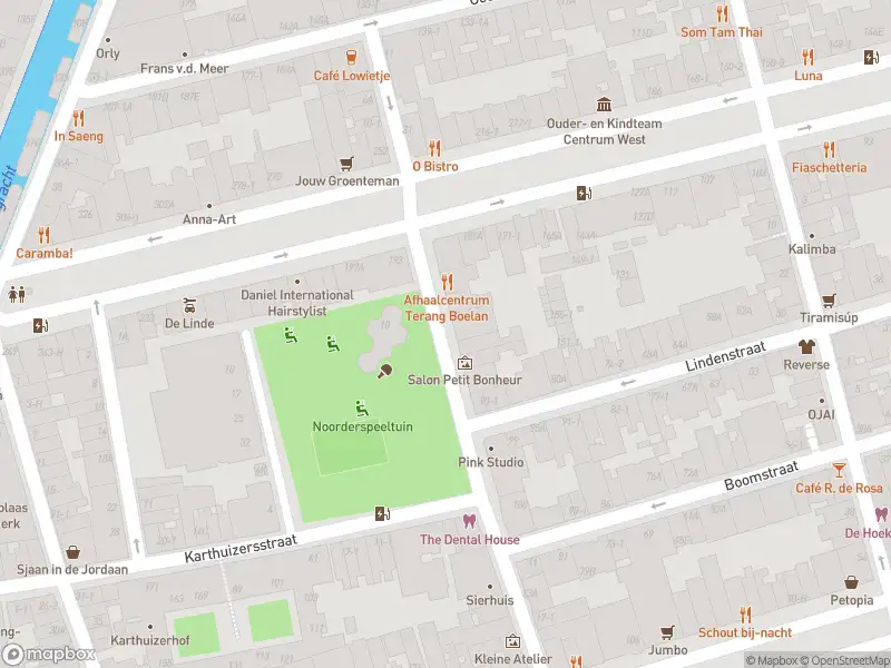 Ambulance met grote spoed naar de Tweede Lindendwarsstraat in Amsterdam