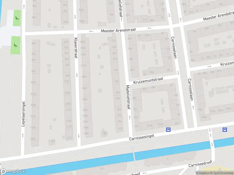 Ambulance met grote spoed naar de Madeliefstraat in Rotterdam