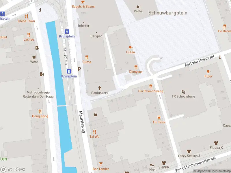 Ambulance met grote spoed naar de Mauritsplaats in Rotterdam