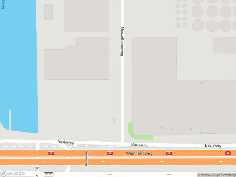 Brandweer met gepaste spoed naar de Moezelhavenweg in Amsterdam