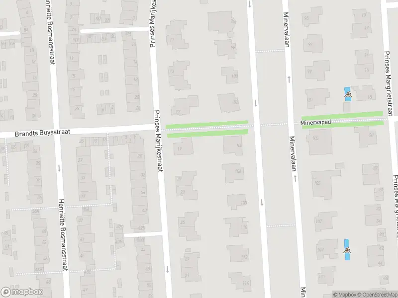 Ambulance met grote spoed naar de Prinses Marijkestraat in Amsterdam