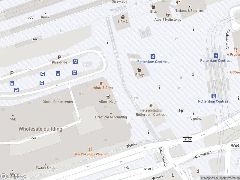 Ambulance met gepaste spoed naar de Stationsplein in Rotterdam