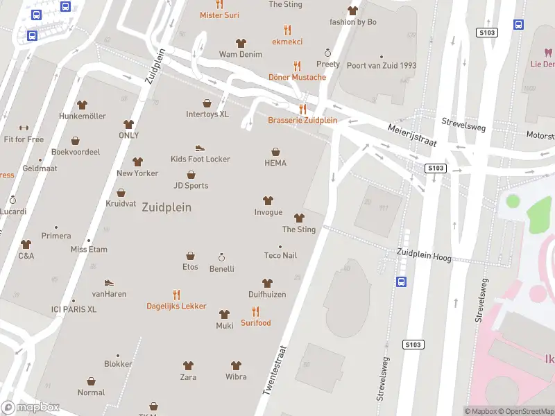 Ambulance met grote spoed naar de Zuidplein Hoog in Rotterdam