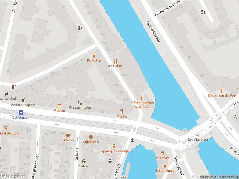 Ambulance met grote spoed naar de Mathenesserdijk in Rotterdam