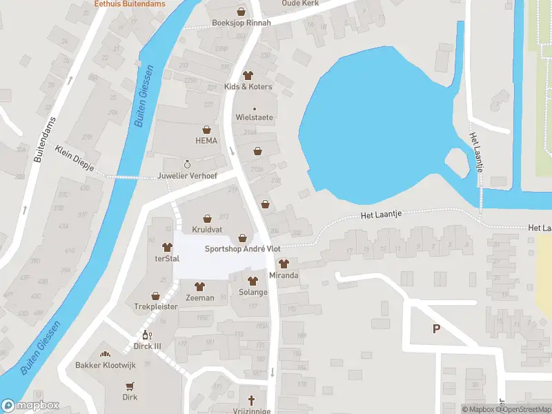 Ambulance met grote spoed naar de Raadhuisplein in Hardinxveld-Giessendam