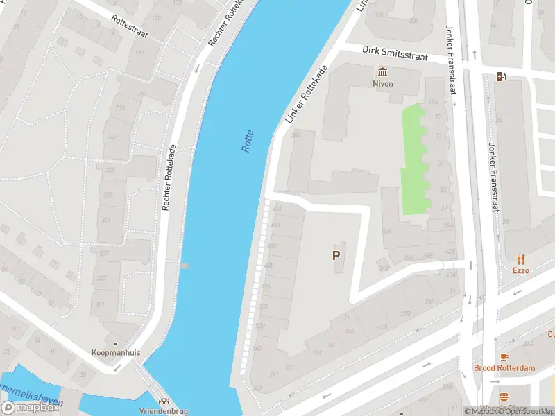 Ambulance met grote spoed naar de Linker Rottekade in Rotterdam