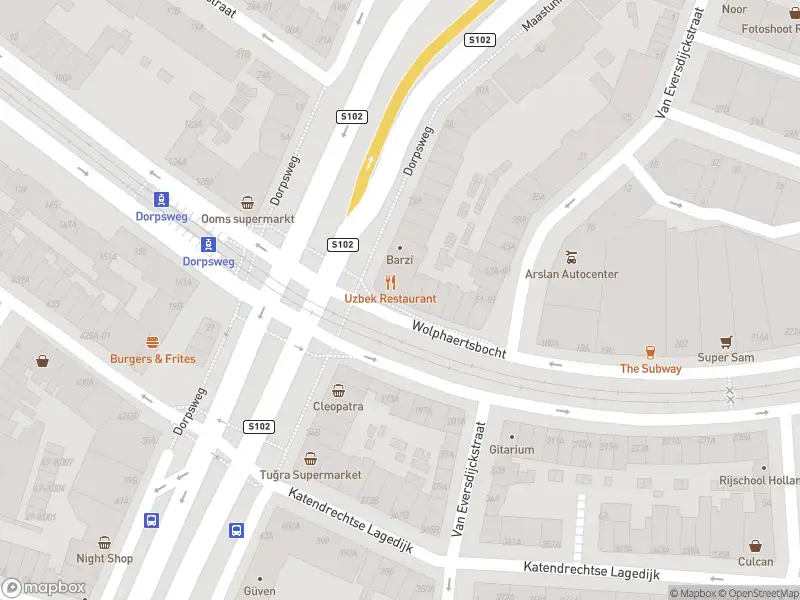 Ambulance met grote spoed naar de Wolphaertsbocht in Rotterdam