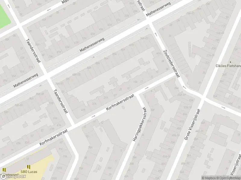 Ambulance met gepaste spoed naar de Korfmakersstraat in Rotterdam