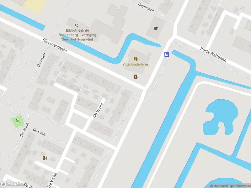 Politie naar de Verdouwenhoeck in Heenvliet vanwege voertuigen te water