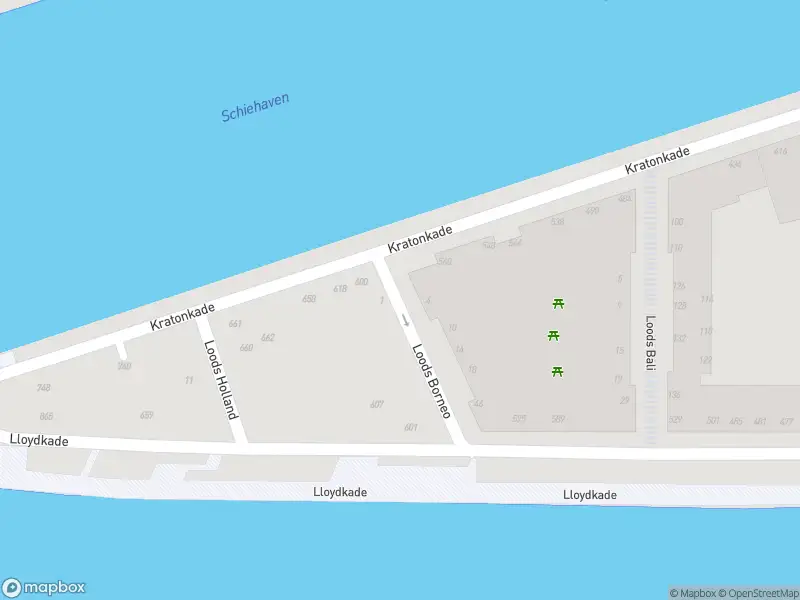 Ambulance met grote spoed naar de Loods Borneo in Rotterdam