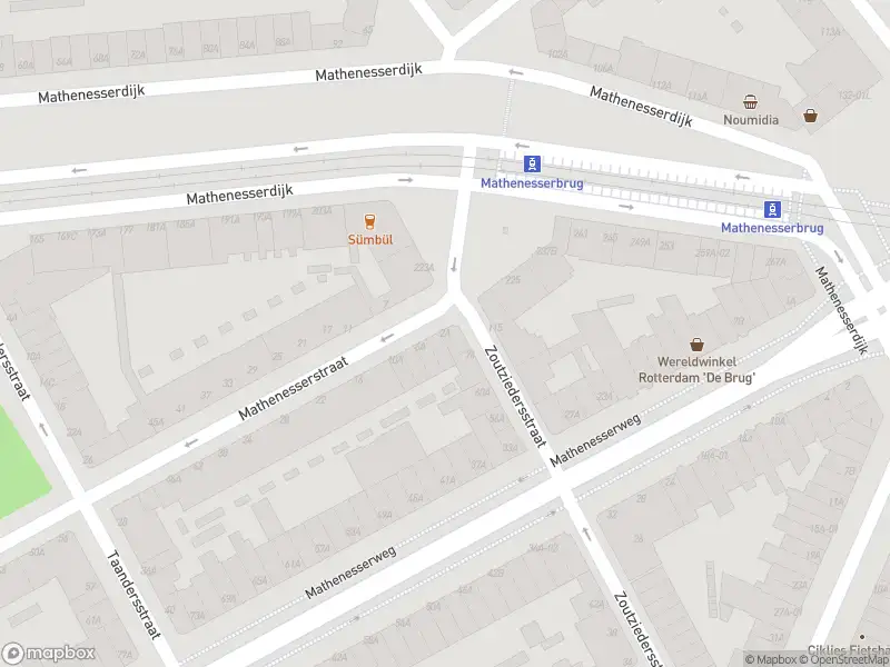 Ambulance met gepaste spoed naar de Mathenesserstraat in Rotterdam