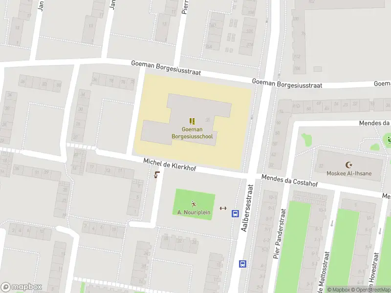 Ambulance met grote spoed naar de Pierre Cuypershof in Amsterdam