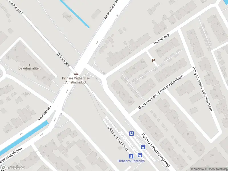 Ambulance met grote spoed naar de Petrus Steenkampweg in Uithoorn